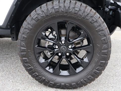 Used 2025 Jeep Gladiator Sport image 14