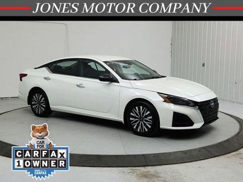 Used 2025 Nissan Altima 2.5 SV FWD image 1