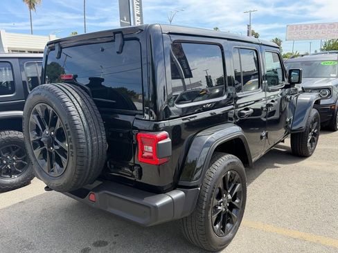 Used 2025 Jeep Wrangler Unlimited Sahara w/ Safety Group image 5