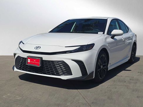 Certified 2025 Toyota Camry SE FWD image 7