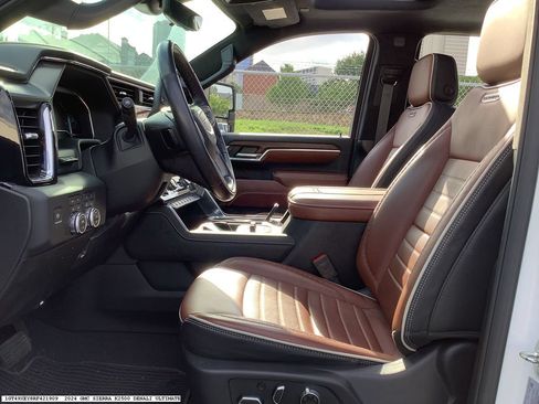 Used 2024 GMC Sierra 2500 Denali Ultimate AWD/4WD image 8