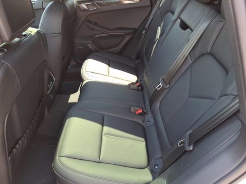 Used 2025 Porsche Macan image 19