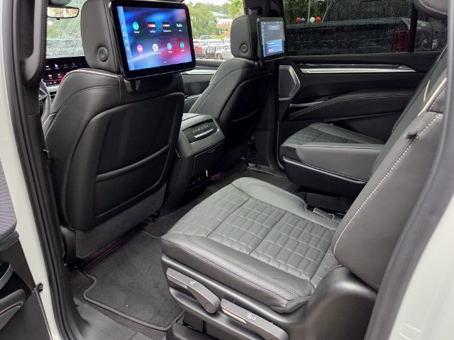 Used 2025 Cadillac Escalade ESV V w/ LPO, ONYX Package AWD/4WD image 10