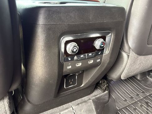 Used 2023 GMC Yukon XL Denali Ultimate image 28