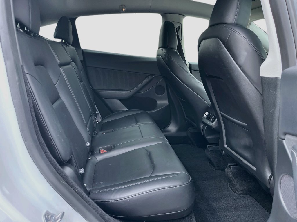 Used 2024 Tesla Model Y Long Range RWD image 27