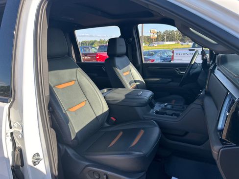 Used 2024 GMC Sierra 2500 AT4 w/ AT4 Premium Plus Package image 19