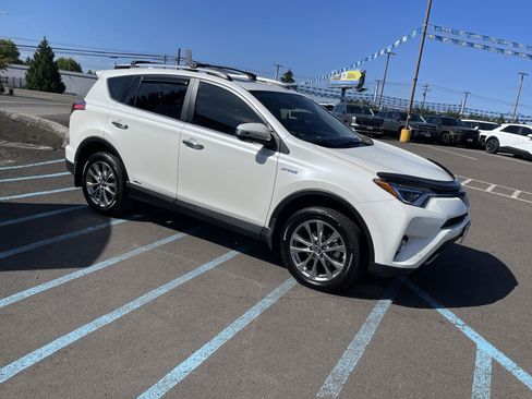 Used 2018 Toyota RAV4 Limited w/ Advanced Technology Package AWD/4WD image 7