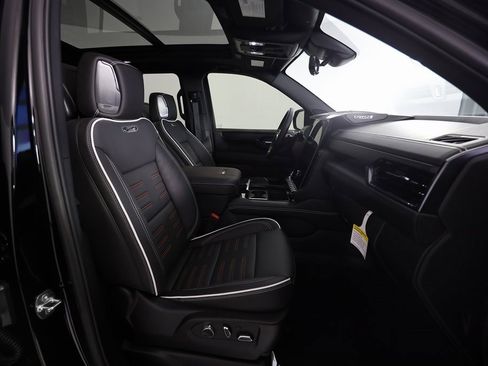 Used 2025 GMC Yukon XL AT4 Ultimate image 10