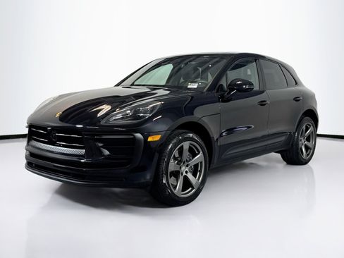 Certified 2025 Porsche Macan image 1