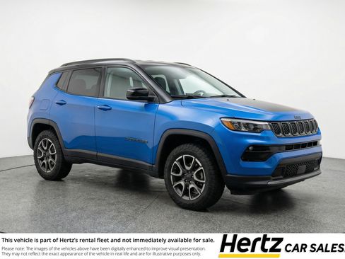 Used 2025 Jeep Compass Trailhawk AWD/4WD image 1