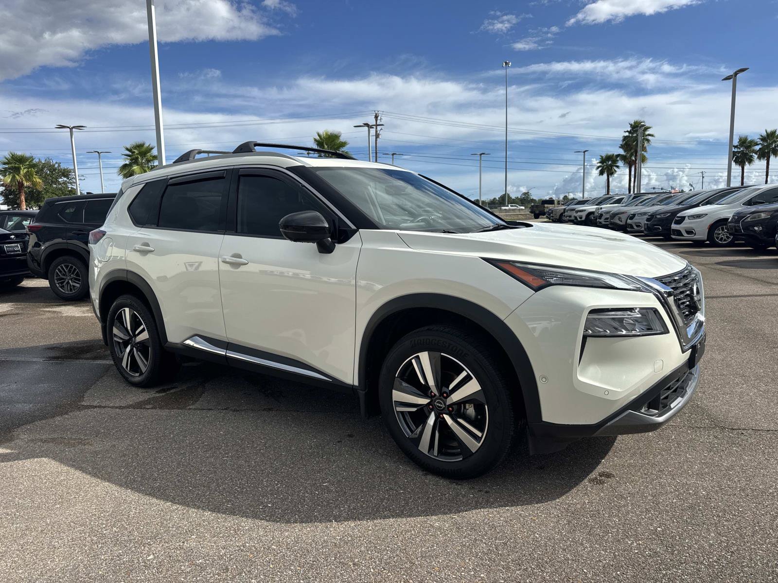 Used 2023 Nissan Rogue SL w/ SL Premium Package FWD image 3