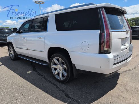 Used 2019 Cadillac Escalade ESV Luxury AWD/4WD image 2