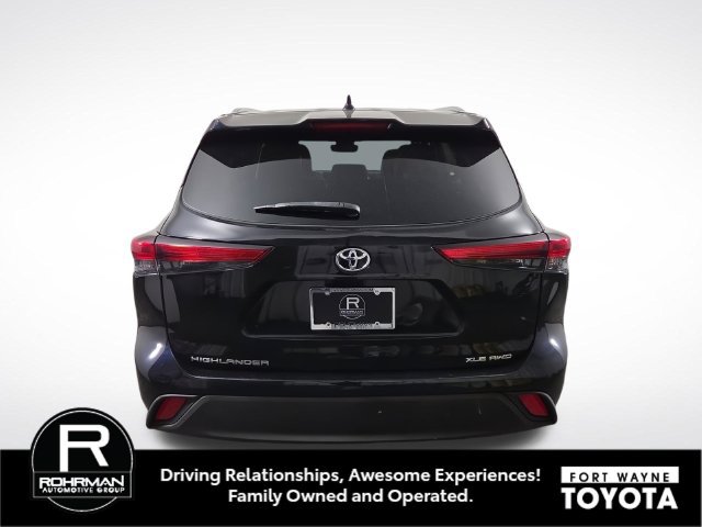 Used 2022 Toyota Highlander XLE AWD/4WD image 8