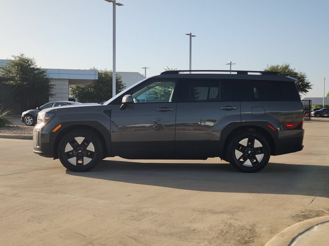 Used 2025 Hyundai Santa Fe SEL FWD image 4