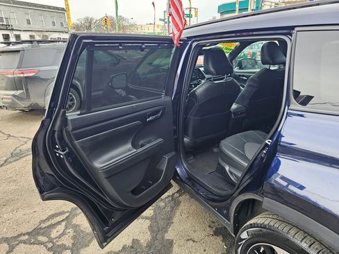 Used 2021 Toyota Highlander XSE image 10