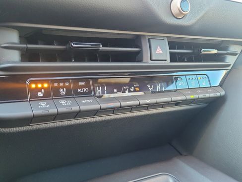 Used 2023 Toyota Crown Limited image 26