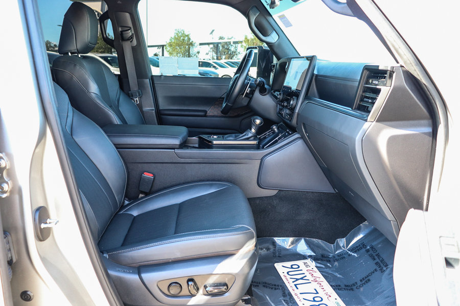 Used 2025 Lexus GX 550 w/ Accessory Package (2T) AWD/4WD image 22