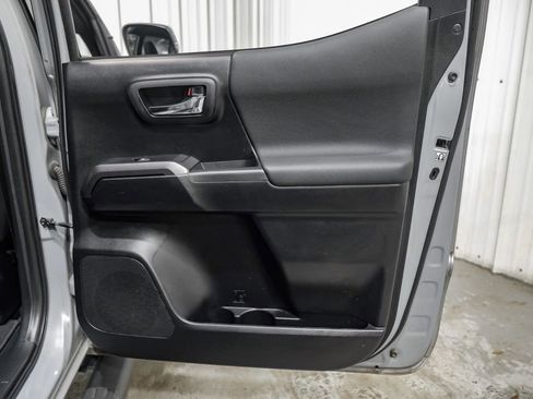 Used 2020 Toyota Tacoma TRD Off-Road w/ Advanced Technology Package image 43