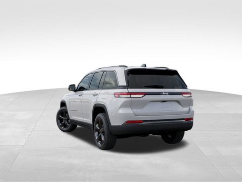 New 2026 Jeep Grand Cherokee Limited w/ Limited Altitude Package AWD/4WD image 3