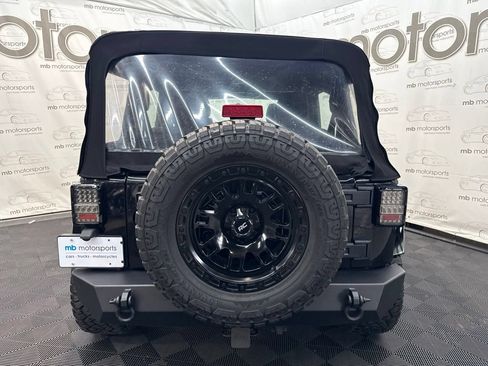 Used 2016 Jeep Wrangler Unlimited Sport w/ Connectivity Group AWD/4WD image 5