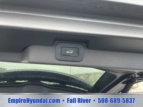 Used 2025 Land Rover Discovery S AWD/4WD image 6