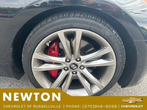 Used 2012 Hyundai Genesis 3.8 RWD image 17