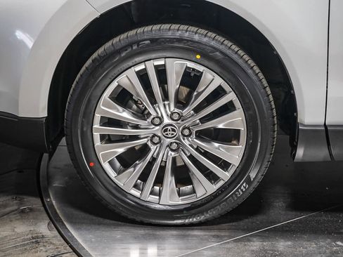 Certified 2023 Toyota Venza Limited image 6