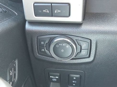 Used 2020 Ford F150 Lariat w/ Equipment Group 502A Luxury AWD/4WD image 25
