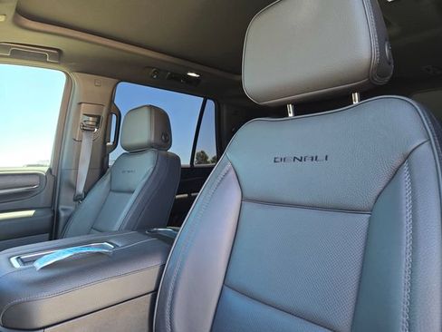 Used 2024 GMC Yukon Denali AWD/4WD image 13
