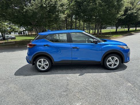 New 2025 Nissan Kicks Play S image 4