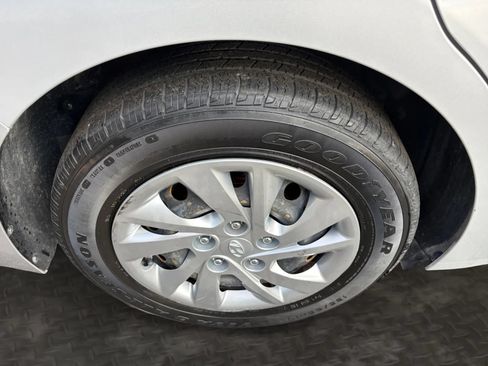 Used 2018 Hyundai Elantra SE FWD image 36