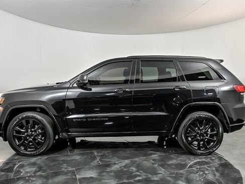 Used 2019 Jeep Grand Cherokee Altitude AWD/4WD image 6
