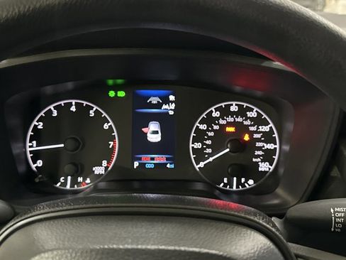 Used 2025 Toyota Corolla LE image 28