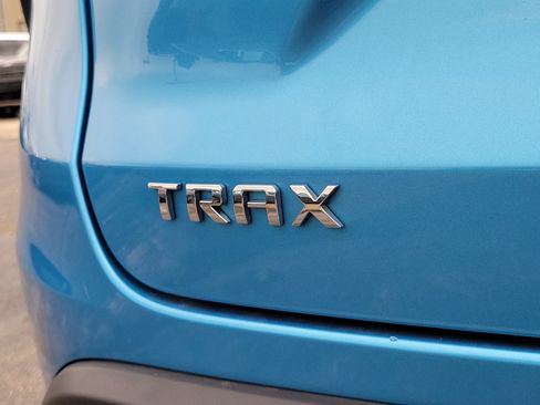 Used 2025 Chevrolet Trax LT FWD image 6