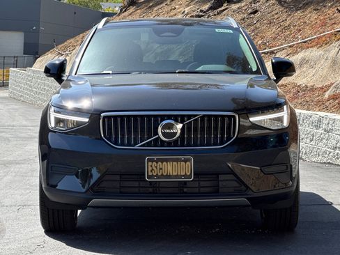 New 2025 Volvo XC40 B5 Core w/ Protection Package Premier image 3