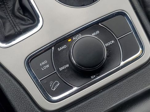 Used 2020 Jeep Grand Cherokee Limited image 29