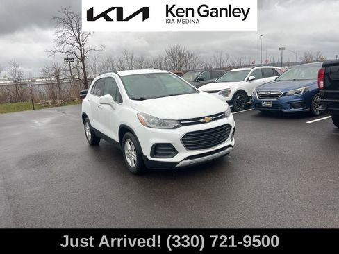 Used 2019 Chevrolet Trax LT w/ LT Convenience Package image 3