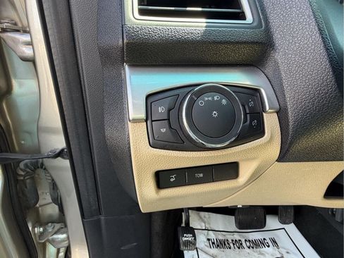 Used 2017 Ford Explorer XLT w/ Equipment Group 202A AWD/4WD image 13