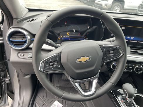 New 2026 Chevrolet Trax LT w/ Driver Confidence Package image 14