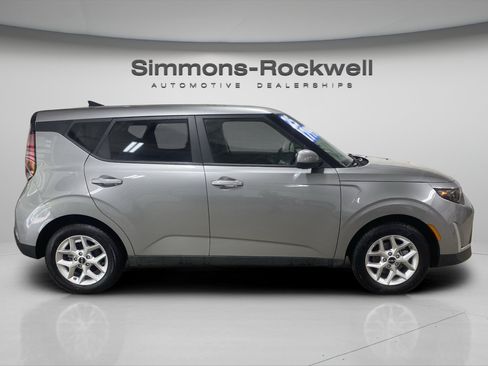 Used 2025 Kia Soul LX w/ LX Technology Package FWD image 6