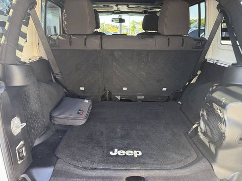 Used 2014 Jeep Wrangler Unlimited Sahara w/ Max Tow Package AWD/4WD image 15