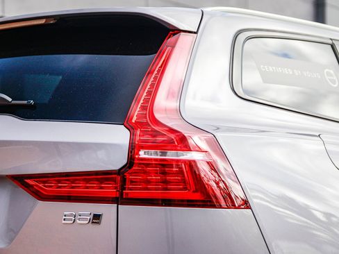 Certified 2026 Volvo V60 B5 Cross Country Plus w/ Climate Package image 8