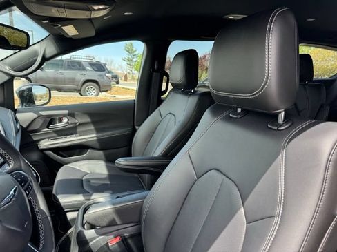 New 2026 Chrysler Pacifica Select FWD image 13