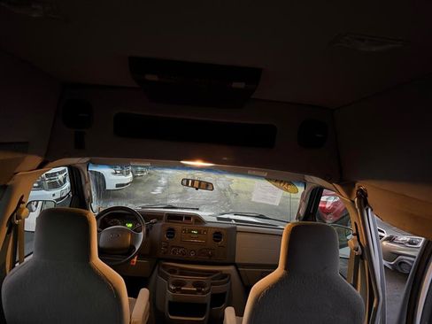 Used 2010 Ford E-250 and Econoline 250 Extended image 25