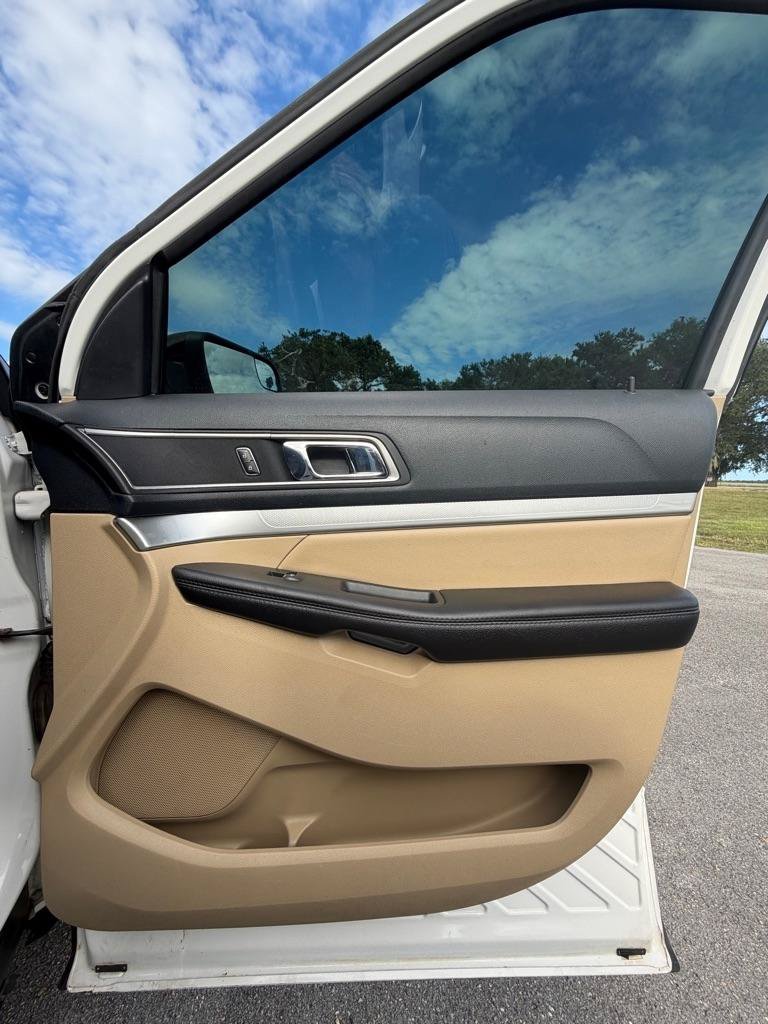 Used 2016 Ford Explorer XLT w/ Equipment Group 202A FWD image 15