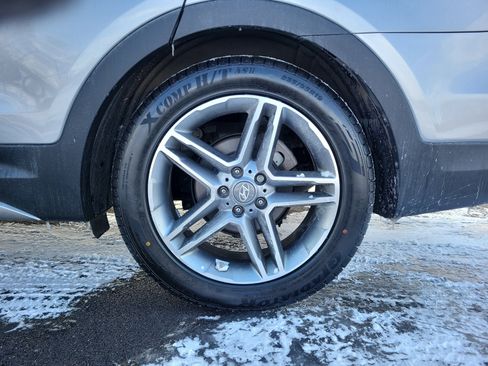 Used 2017 Hyundai Santa Fe Limited image 5