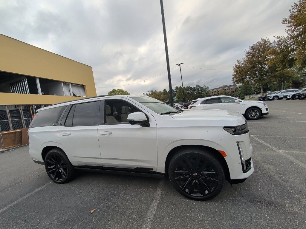 Used 2021 Cadillac Escalade Sport Platinum AWD/4WD image 2