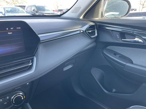 Used 2025 Chevrolet TrailBlazer LT image 34