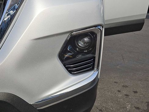 Used 2022 Chevrolet Traverse LS image 11