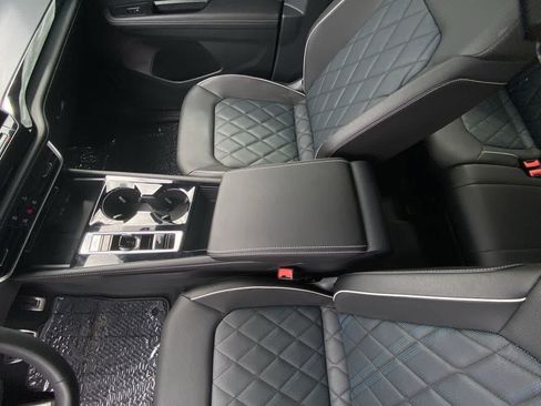 Used 2025 Volkswagen Atlas Cross Sport SEL Premium R-Line AWD/4WD image 21